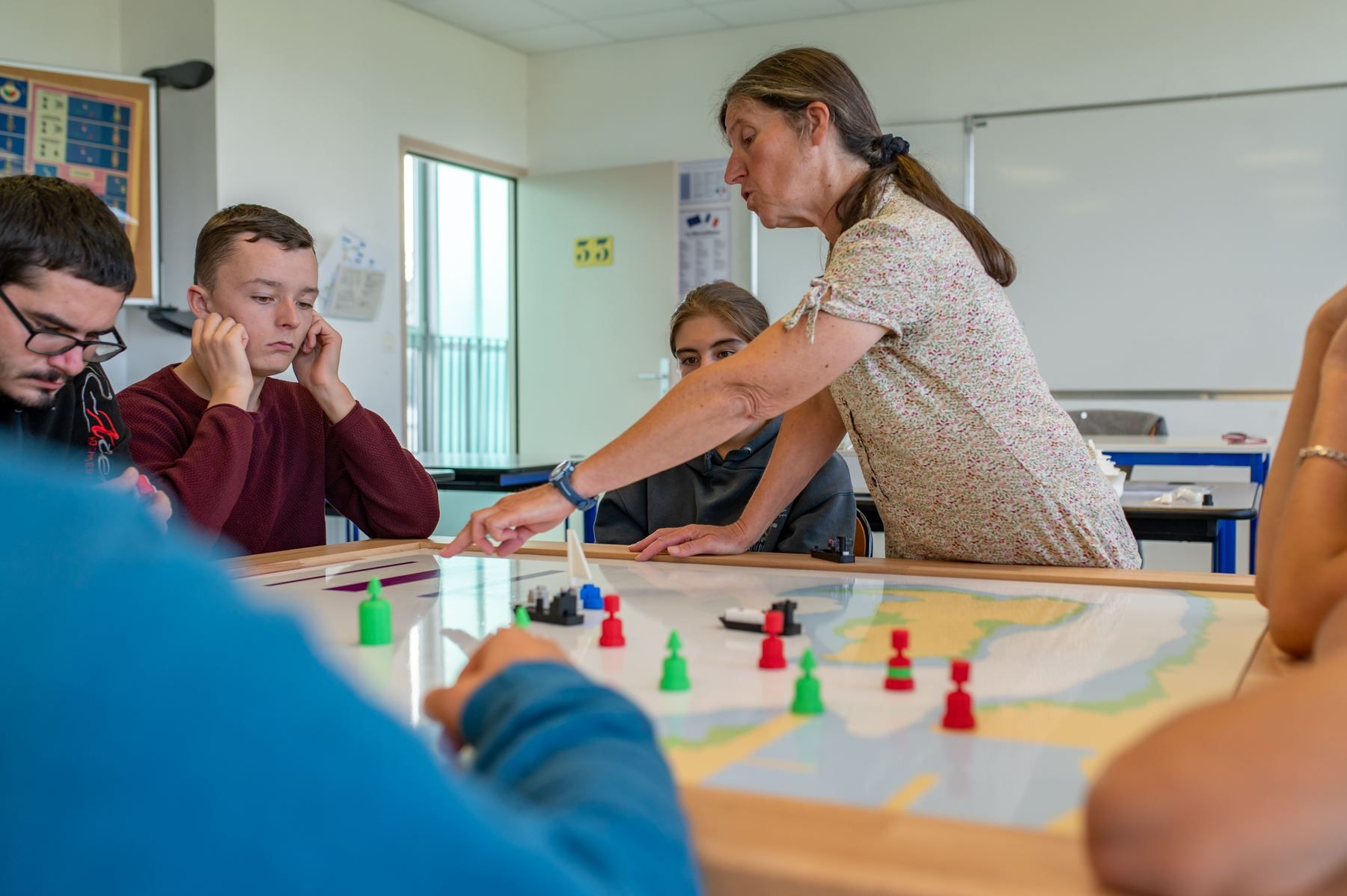 Instructor explaining a navigation situation